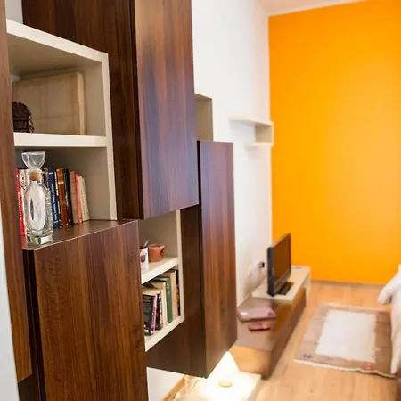 Orange Center Apartment *